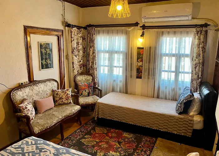 Mystic Gazde/Camere de închiriat *